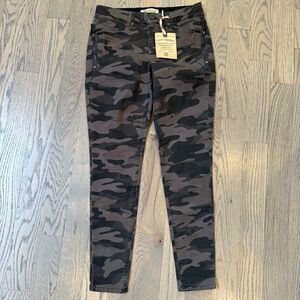 NWT‎ Democracy Freedom Ankle Jegging Camo Ab Technology - Size 8 30" Inseam New